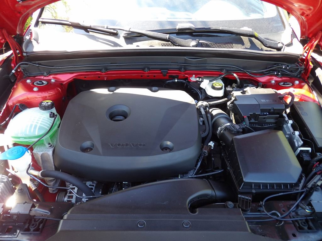 Used 2019 Volvo XC40 T5 R-Design AWD/4WD image 25