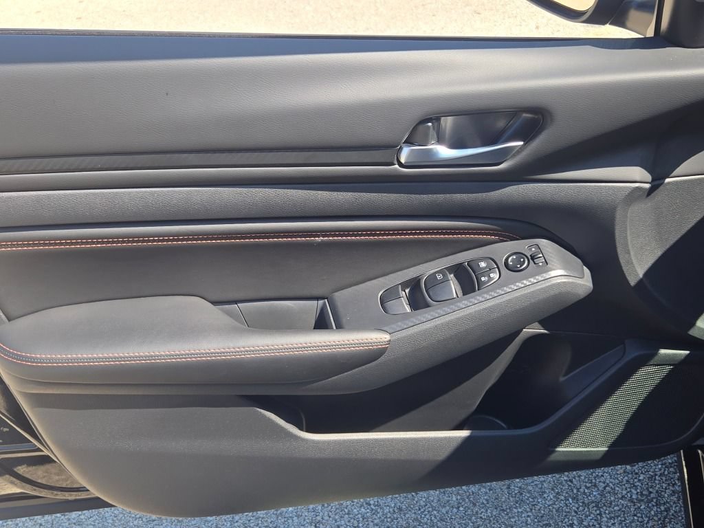 Used 2022 Nissan Altima 2.5 SR w/ Midnight Edition Package FWD image 24
