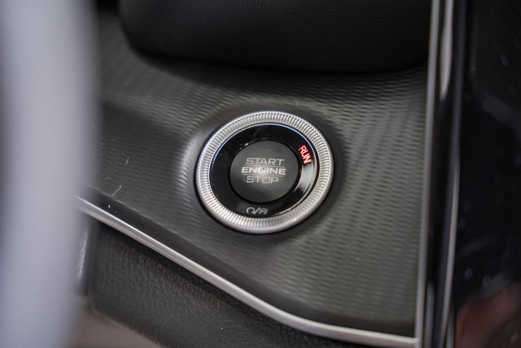 New 2025 Jeep Grand Cherokee Altitude image 24