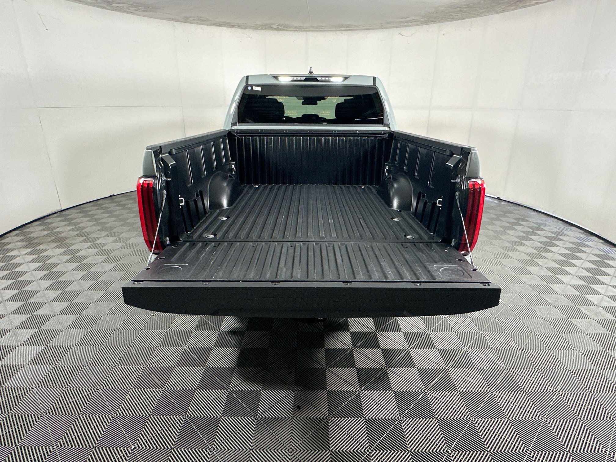 Used 2025 Toyota Tundra SR5 w/ SR5 Convenience Package AWD/4WD image 31
