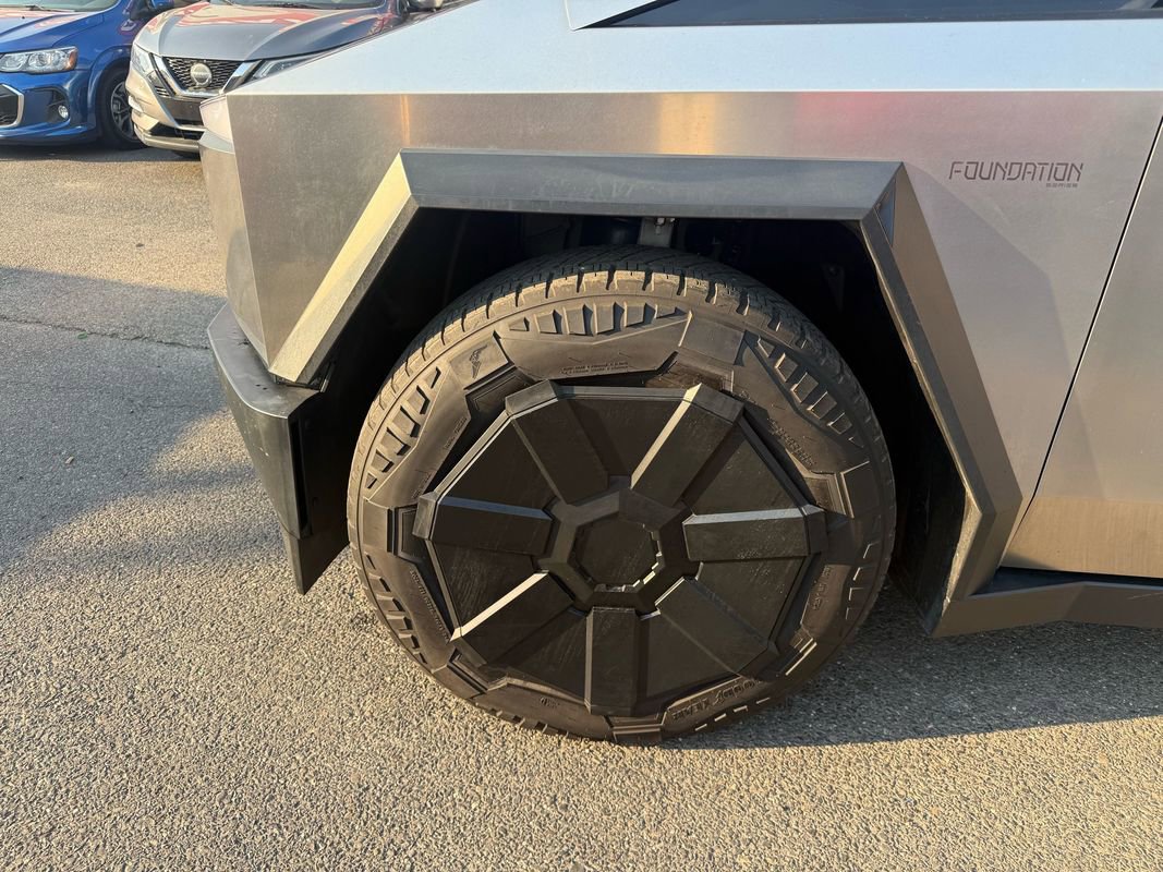 Used 2024 Tesla Cybertruck AWD Crew Cab image 22