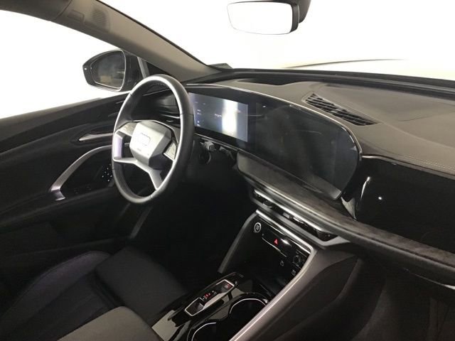Used 2025 Audi Q5 Premium w/ Premium Plus AWD/4WD image 24