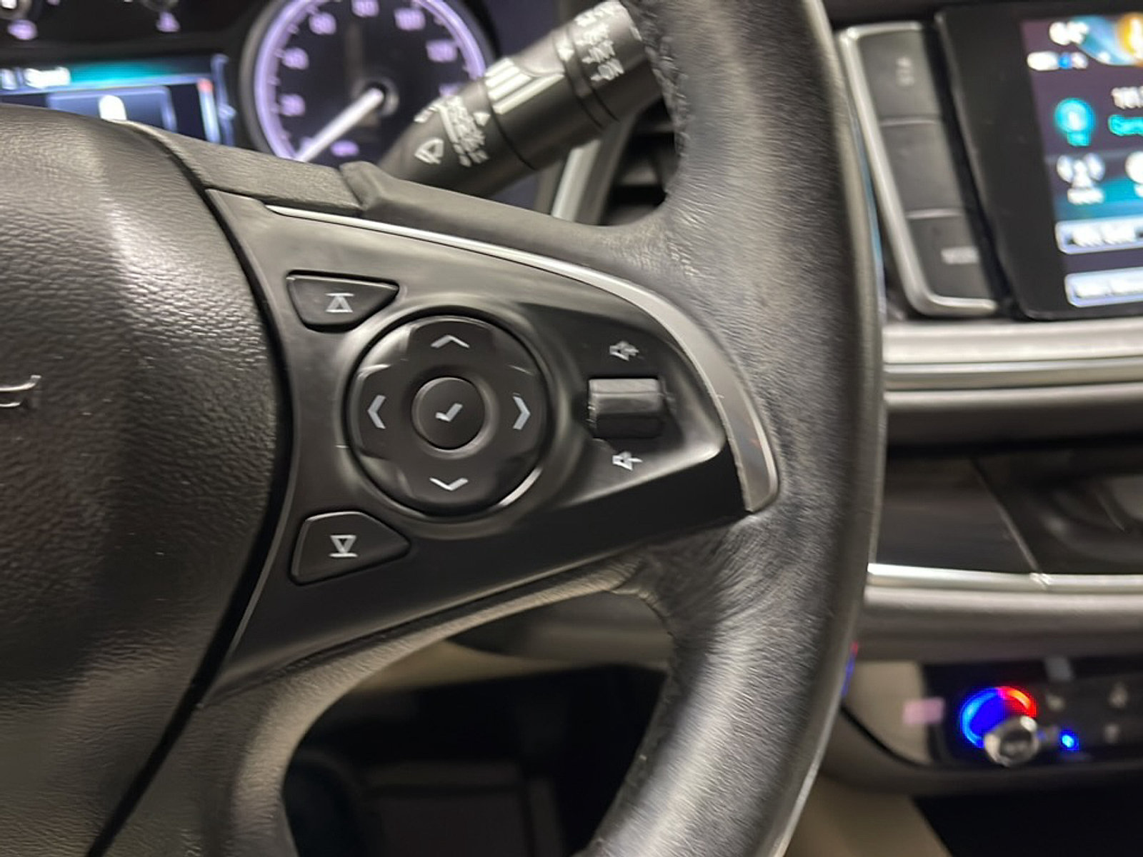Used 2019 Buick Enclave Premium w/ Trailering Package, 5000 lbs. FWD image 7