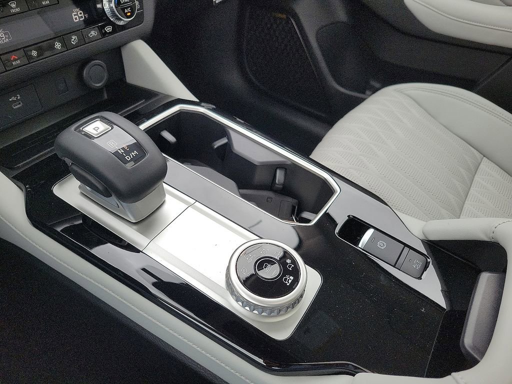 New 2025 Mitsubishi Outlander AWD image 16