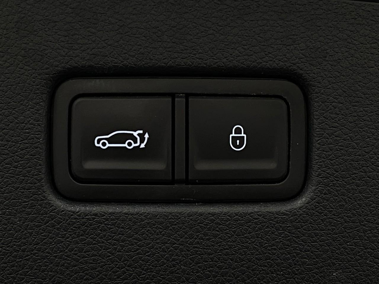 Used 2023 Genesis GV70 2.5T w/ Advanced Package image 6