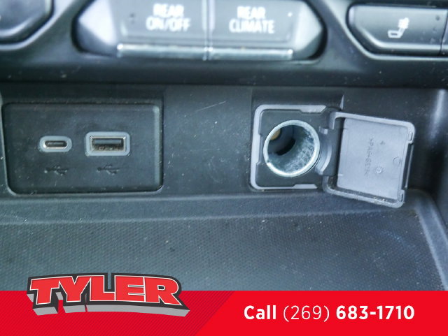 Used 2021 Chevrolet Tahoe Z71 w/ Z71 Signature Package AWD/4WD image 37