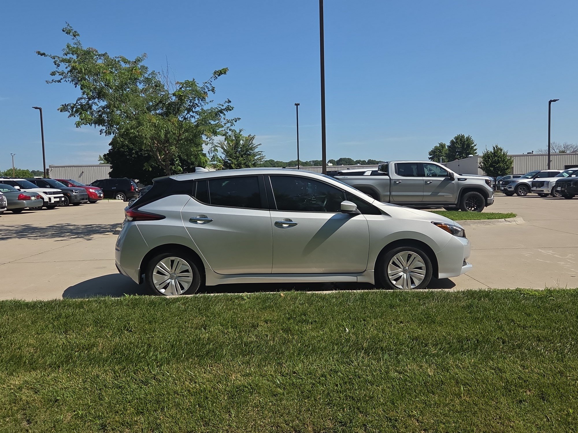Used 2024 Nissan Leaf S FWD image 7