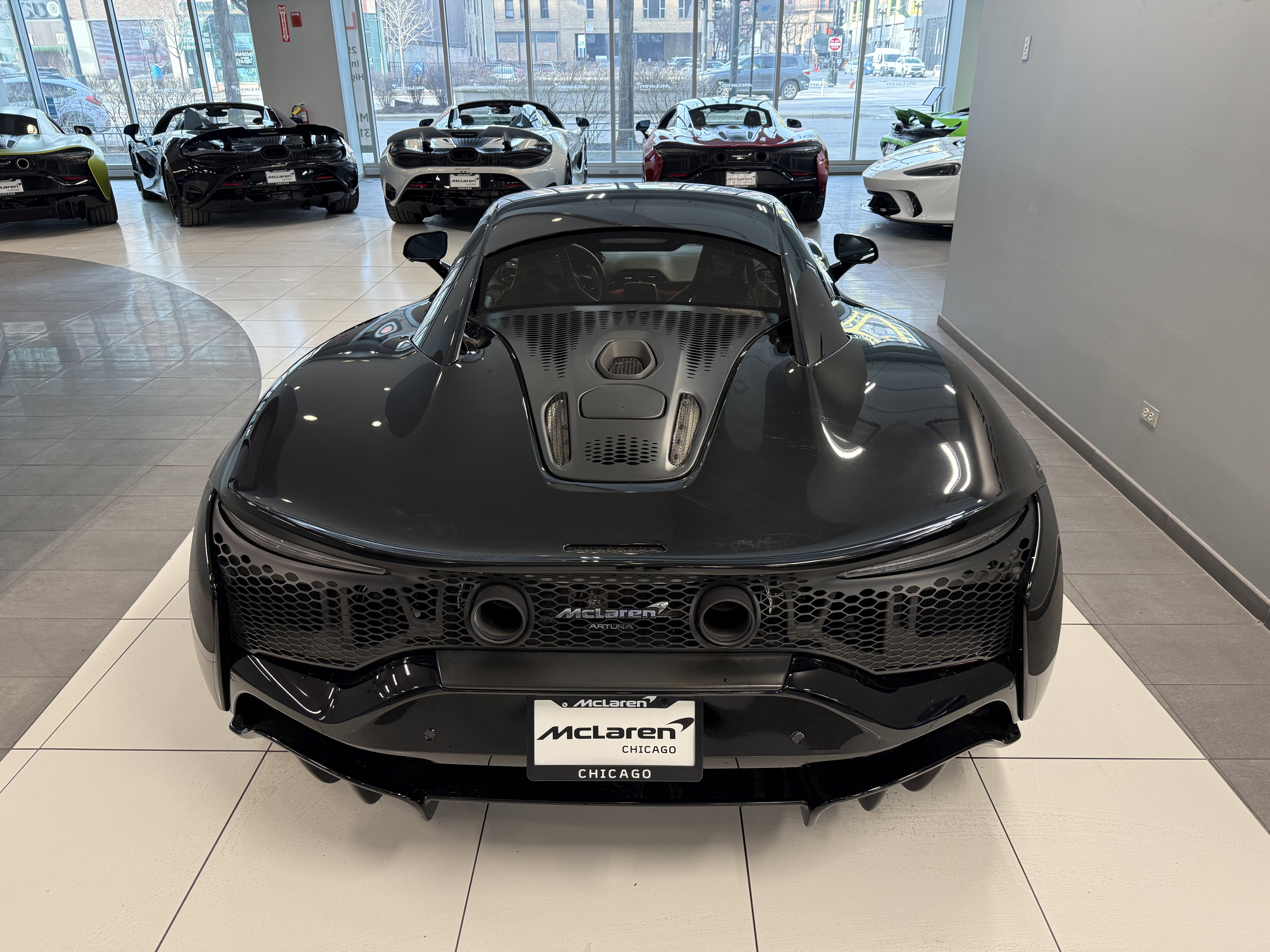 Used 2023 McLaren Artura RWD image 3