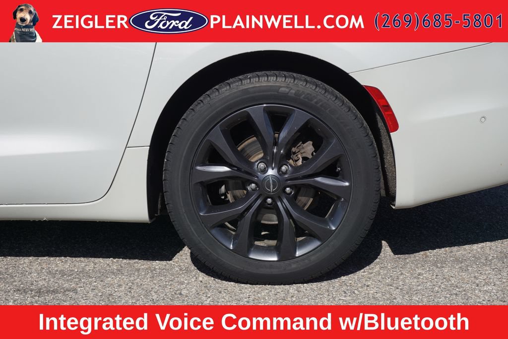Used 2020 Chrysler Pacifica Touring w/ Advanced Safetytec Group FWD image 9