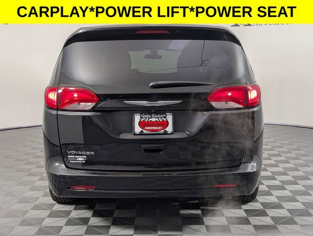 Used 2022 Chrysler Voyager LX image 6