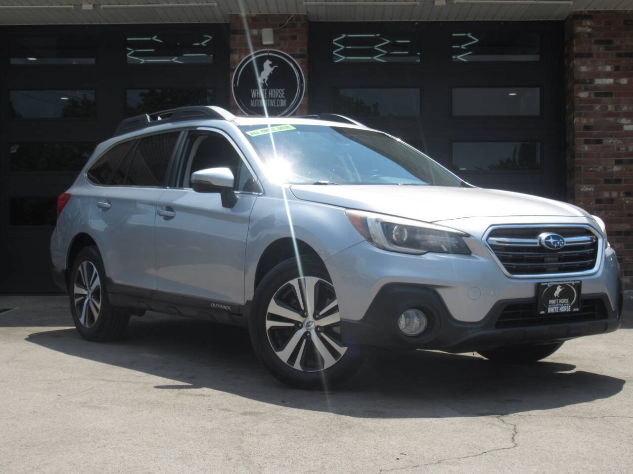 Used 2019 Subaru Outback 2.5i Limited AWD/4WD image 2