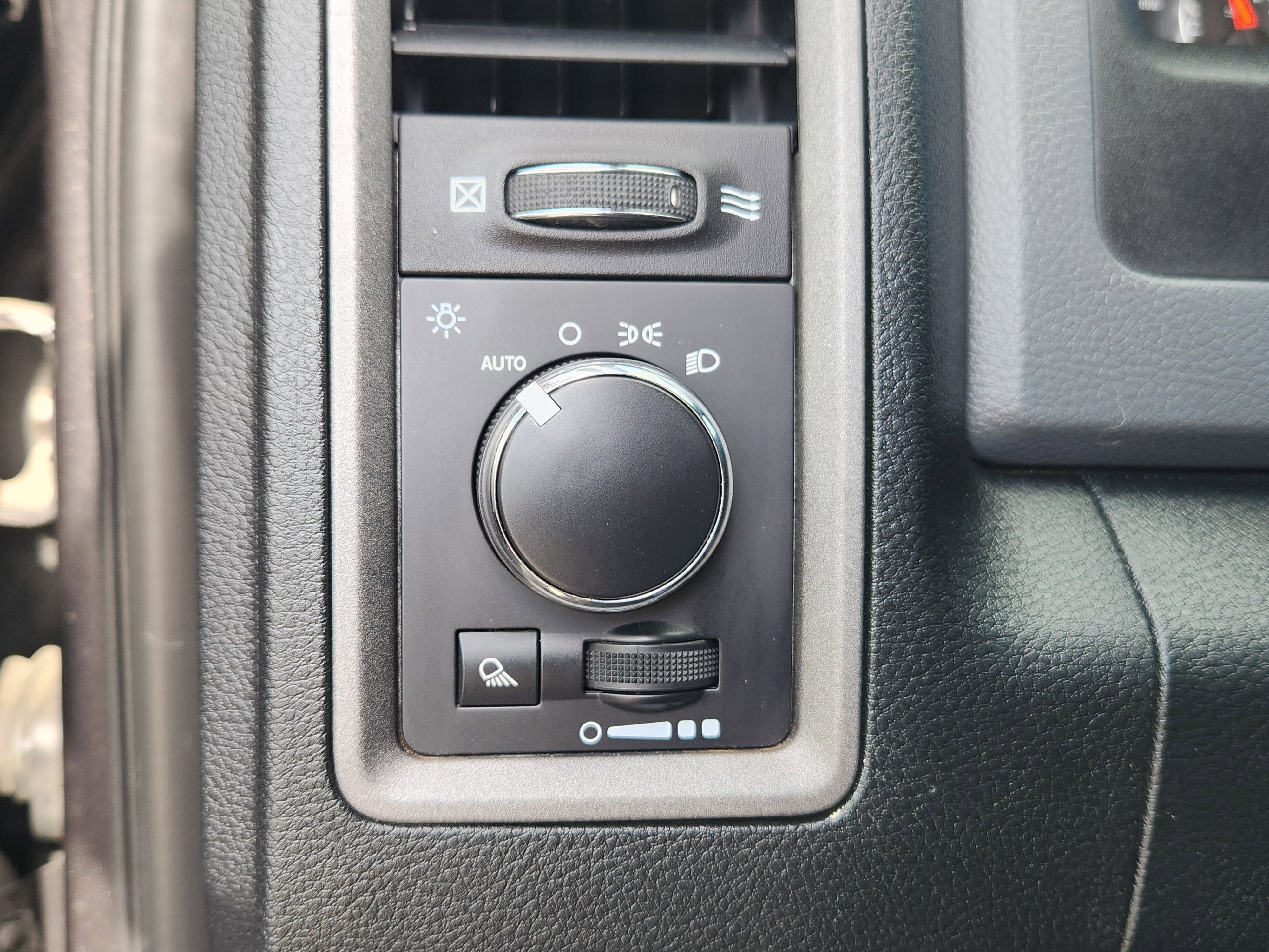 Used 2016 RAM 2500 Tradesman w/ Chrome Appearance Group image 16