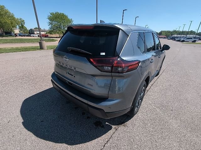 Used 2025 Nissan Rogue SV AWD/4WD image 5