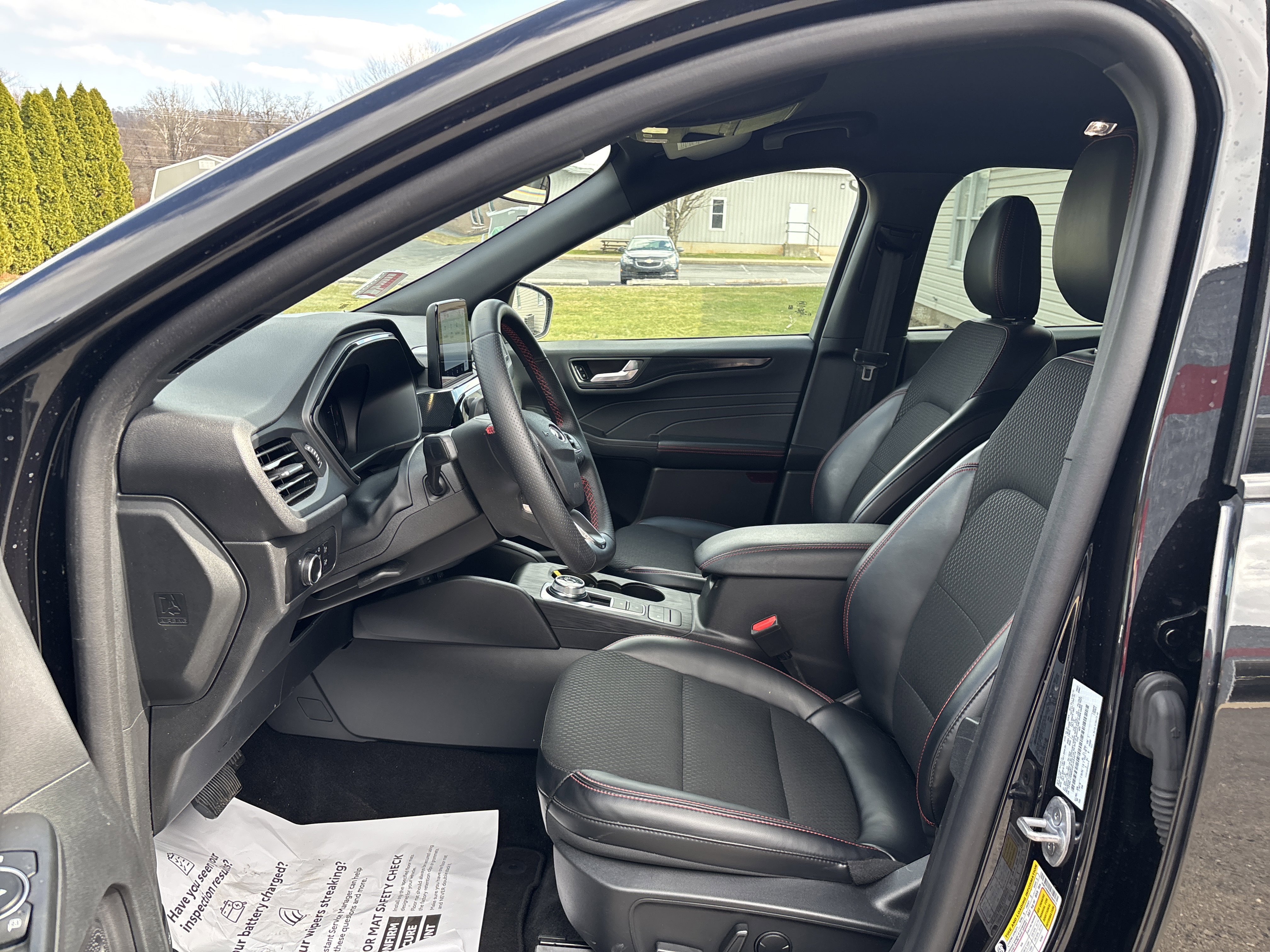 Used 2025 Ford Escape ST-Line AWD/4WD image 13