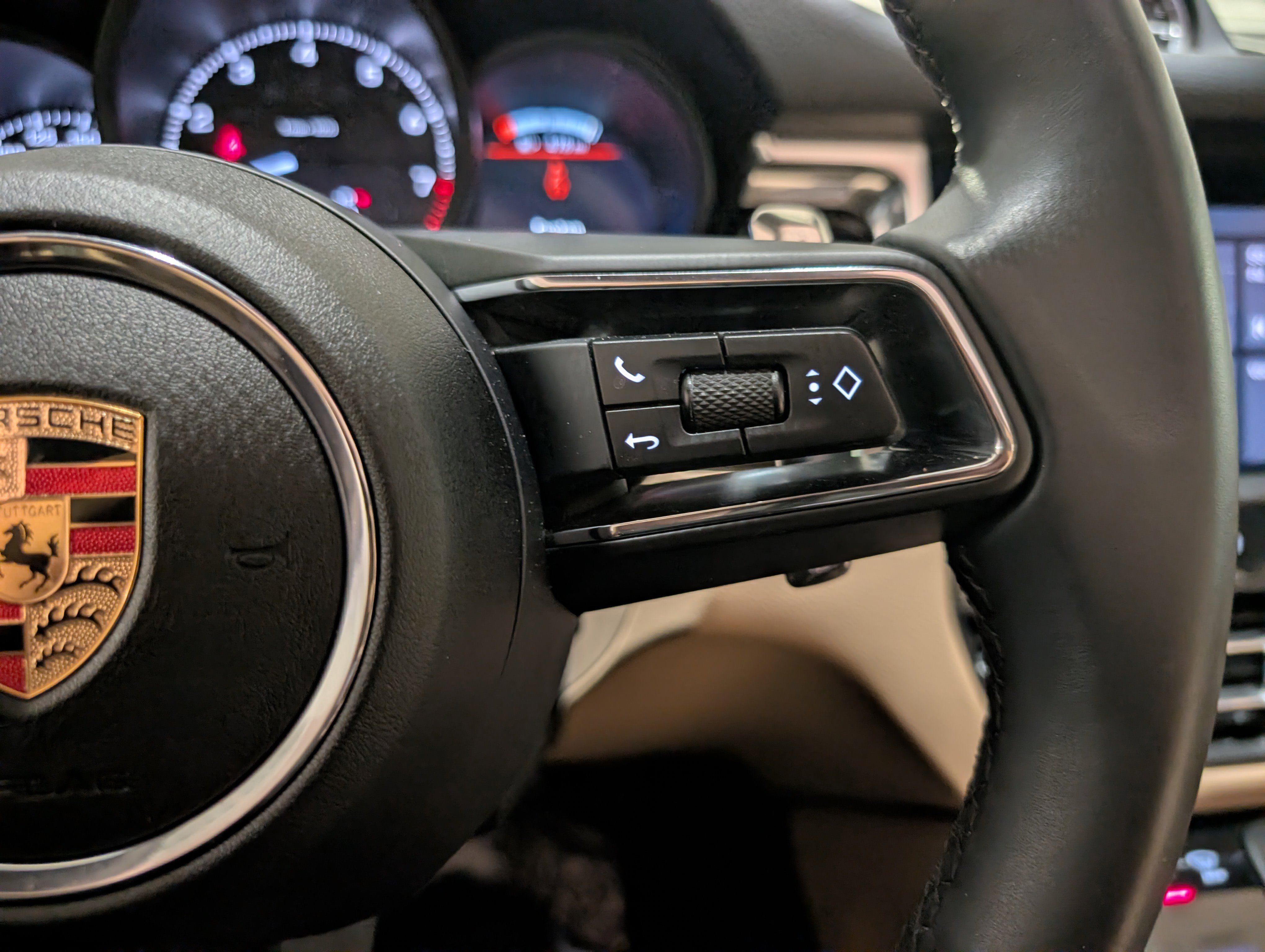 Certified 2025 Porsche Macan image 29