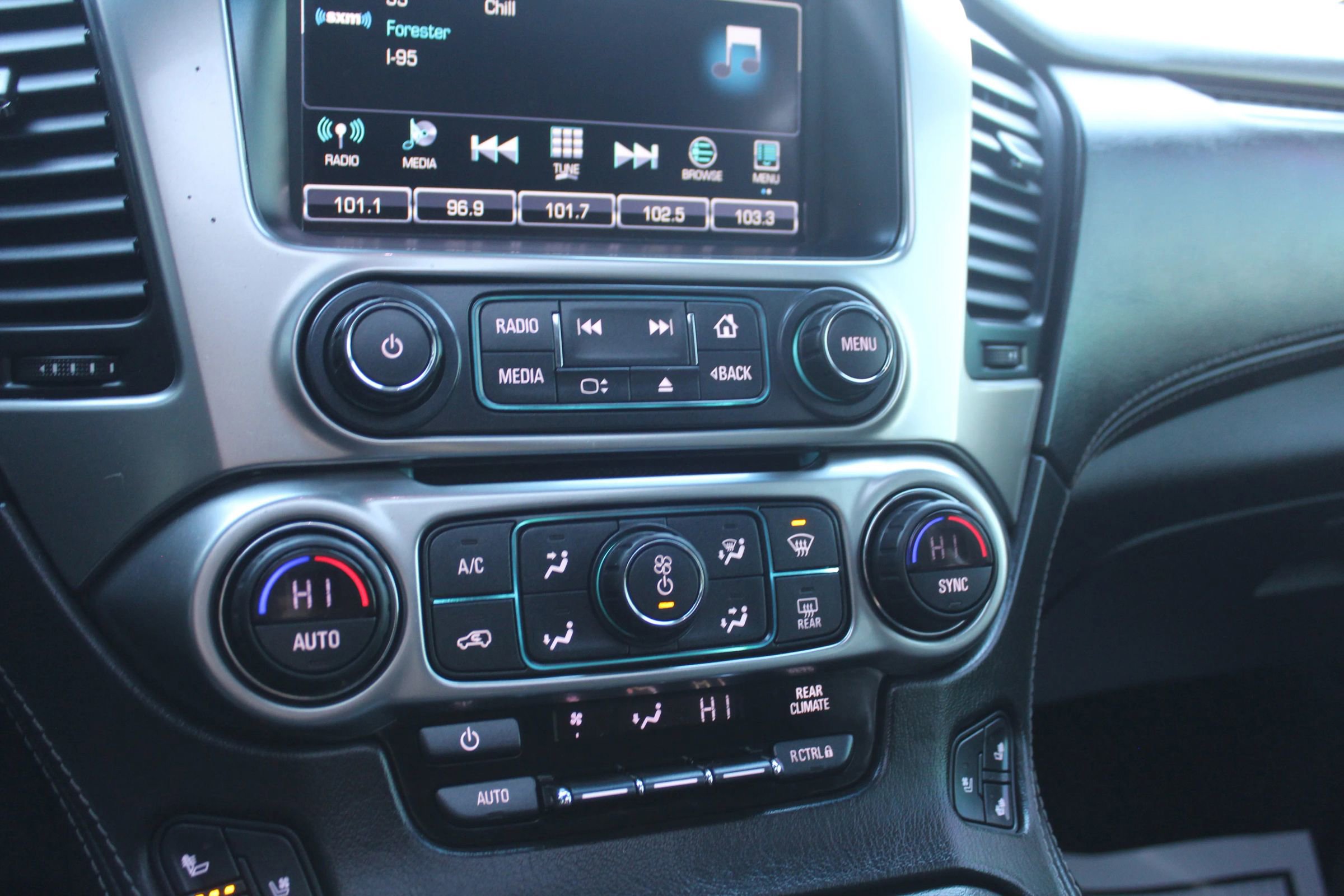 Used 2018 Chevrolet Tahoe Premier AWD/4WD image 36