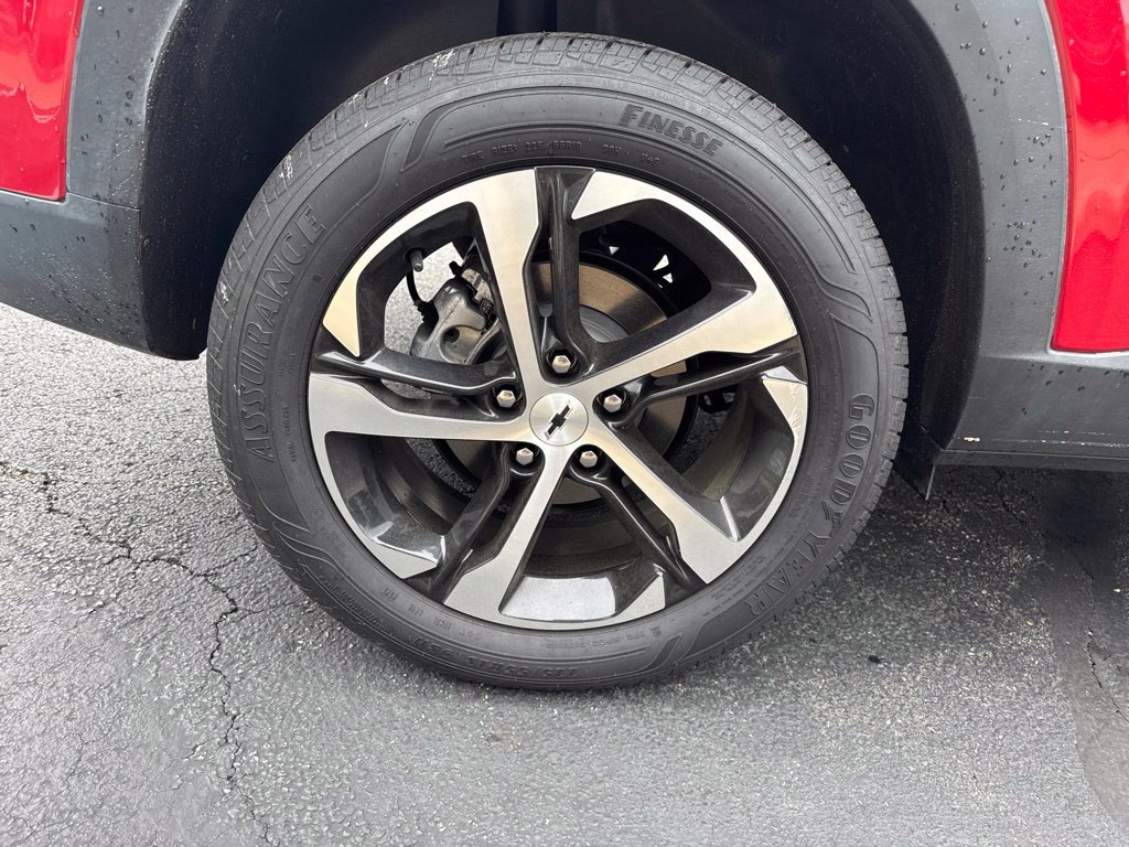 Used 2026 Chevrolet Trax RS w/ Sunroof Package FWD image 41
