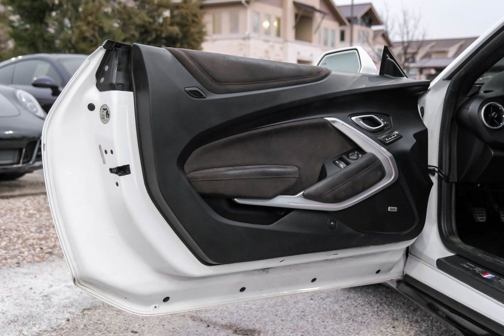 Used 2018 Chevrolet Camaro ZL1 image 22