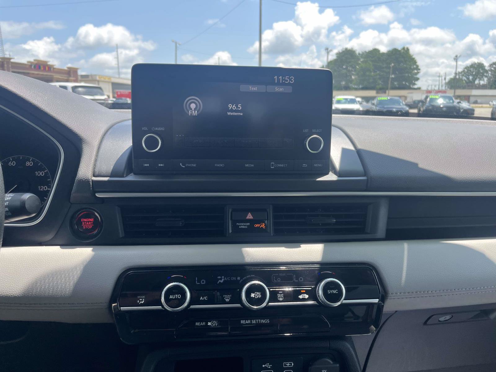 Used 2023 Honda Pilot LX image 17