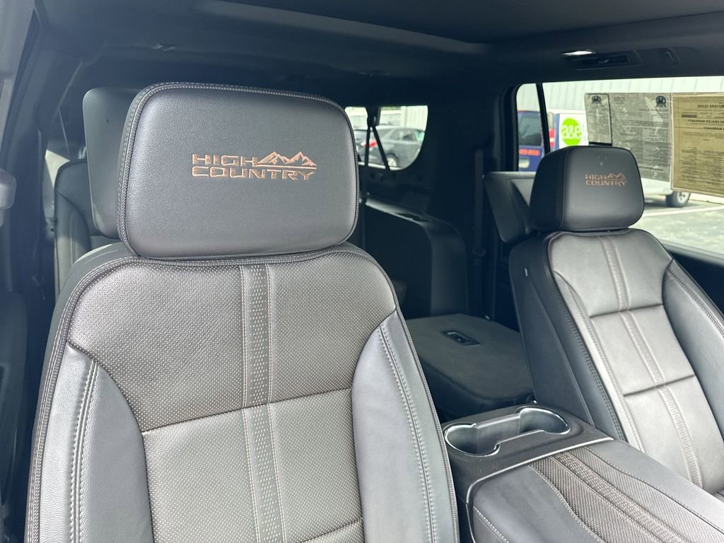 Used 2025 Chevrolet Suburban High Country AWD/4WD image 34