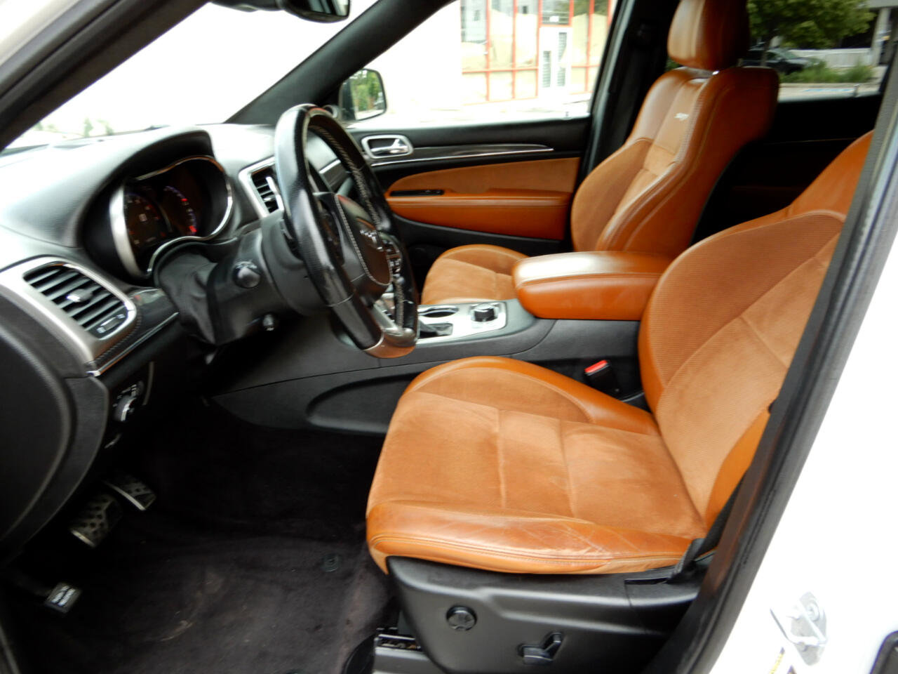 Used 2017 Jeep Grand Cherokee SRT image 11