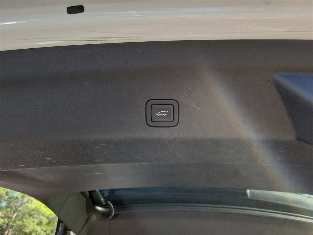 Certified 2023 GMC Yukon XL SLT image 10