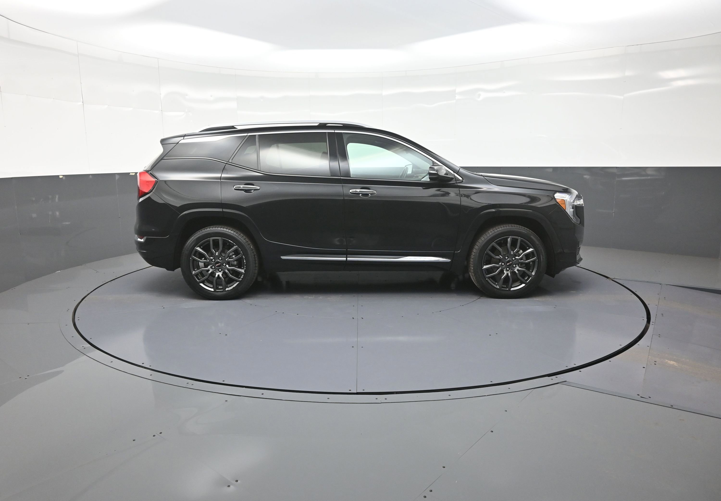 Used 2023 GMC Terrain Denali w/ Black Diamond Edition image 2