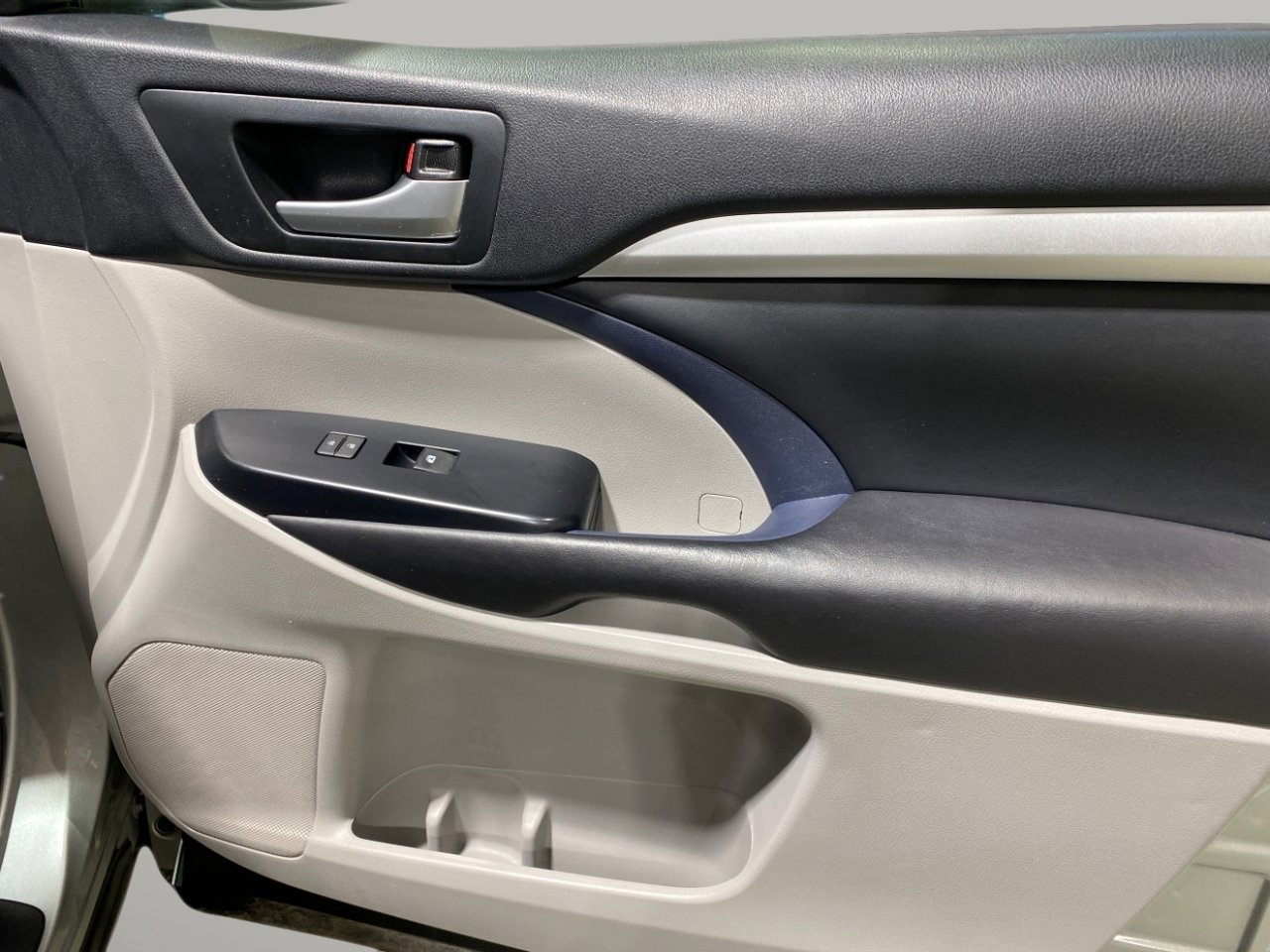 Used 2017 Toyota Highlander XLE image 31