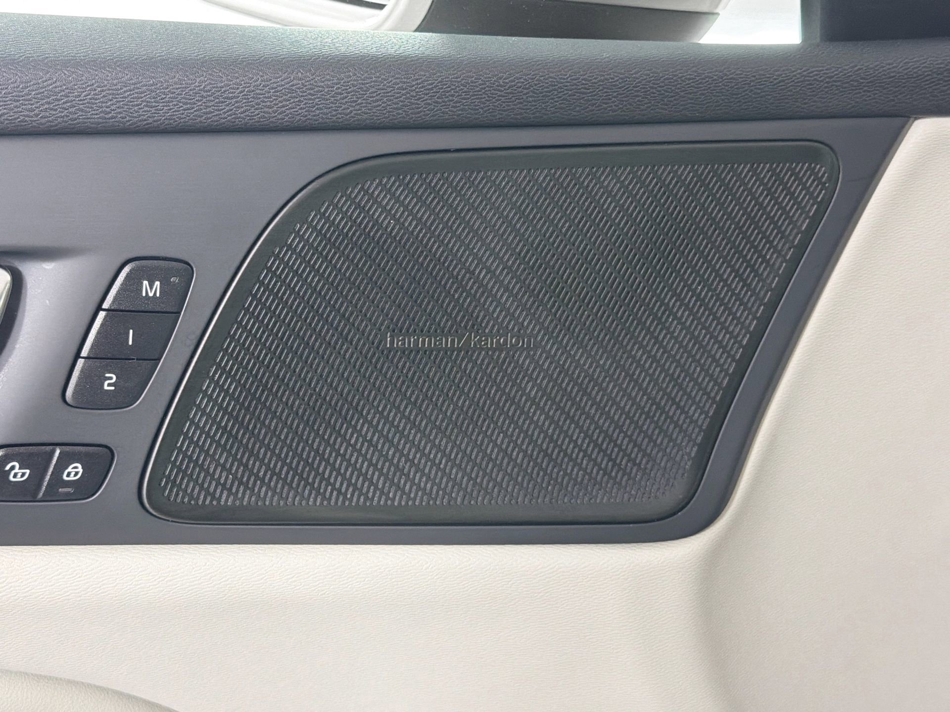 Used 2023 Volvo V60 B5 Cross Country Plus w/ Protection Package Premier image 19