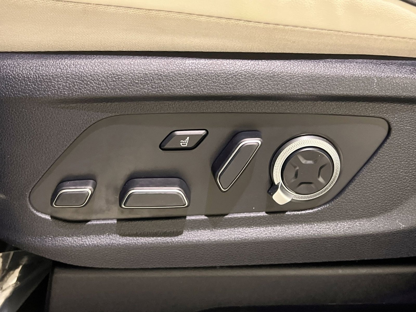 Used 2023 Hyundai Palisade Calligraphy image 24