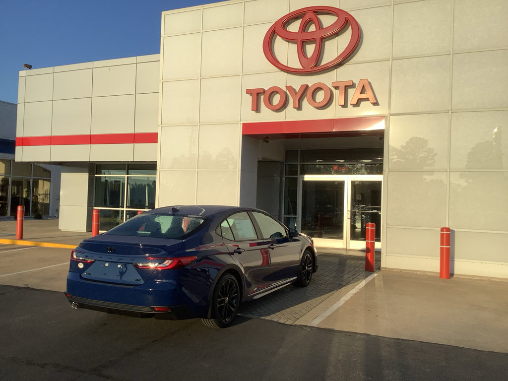 New 2026 Toyota Camry SE image 7