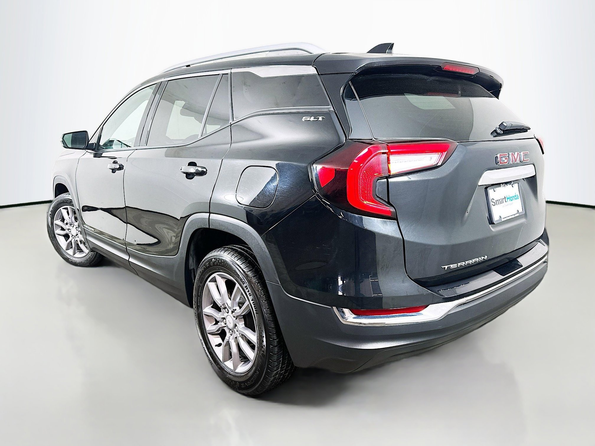 Used 2024 GMC Terrain SLT image 5