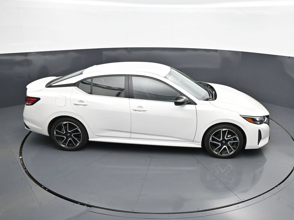 Used 2025 Nissan Sentra SR FWD image 18