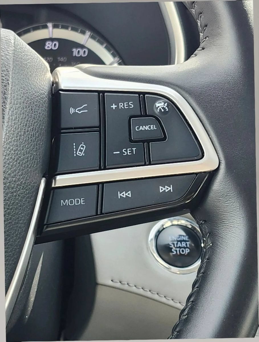 Used 2022 Toyota Highlander XLE AWD/4WD image 31