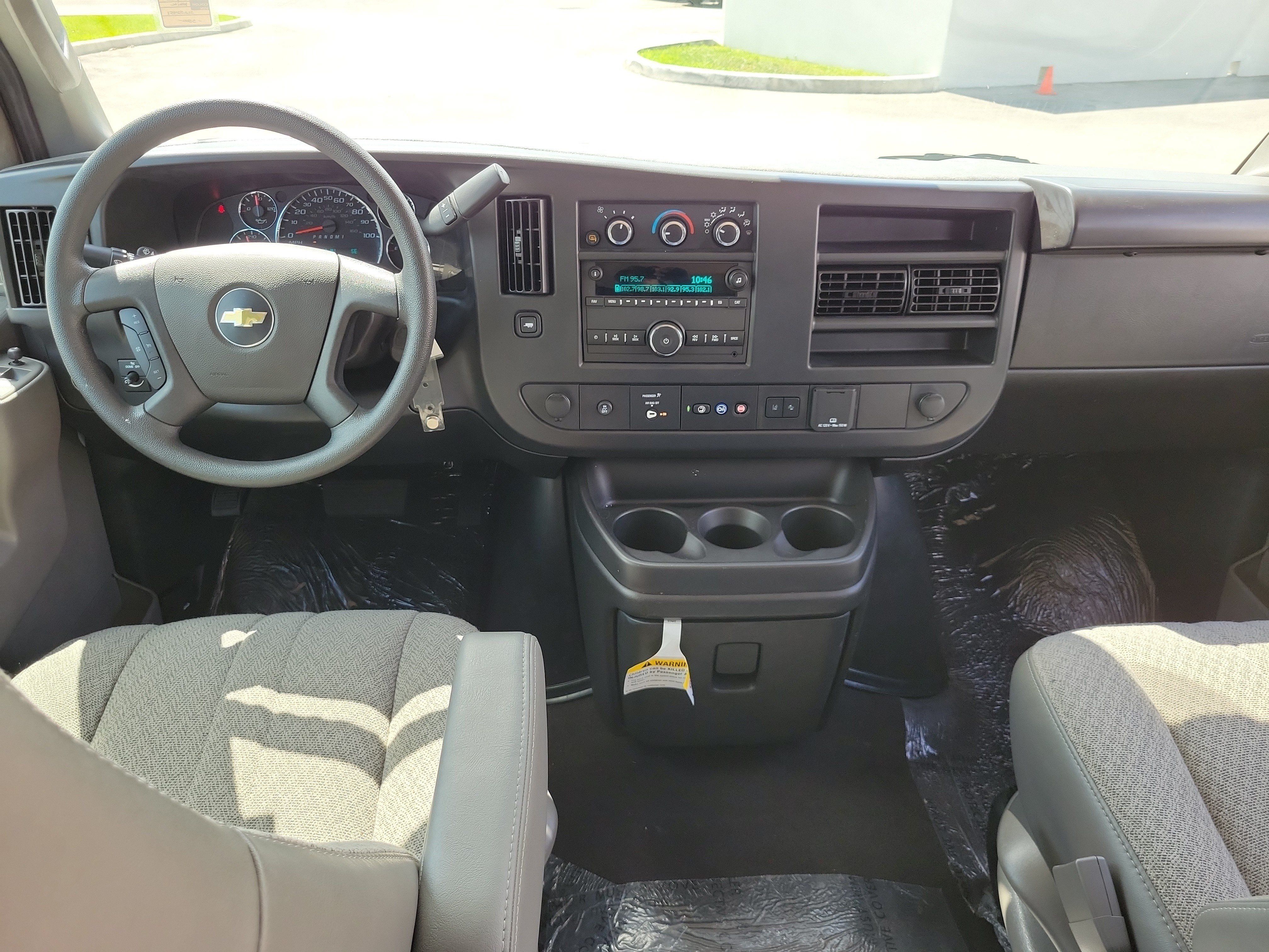 Used 2025 Chevrolet Express 3500 LT w/ LT Preferred Equipment Group RWD image 17
