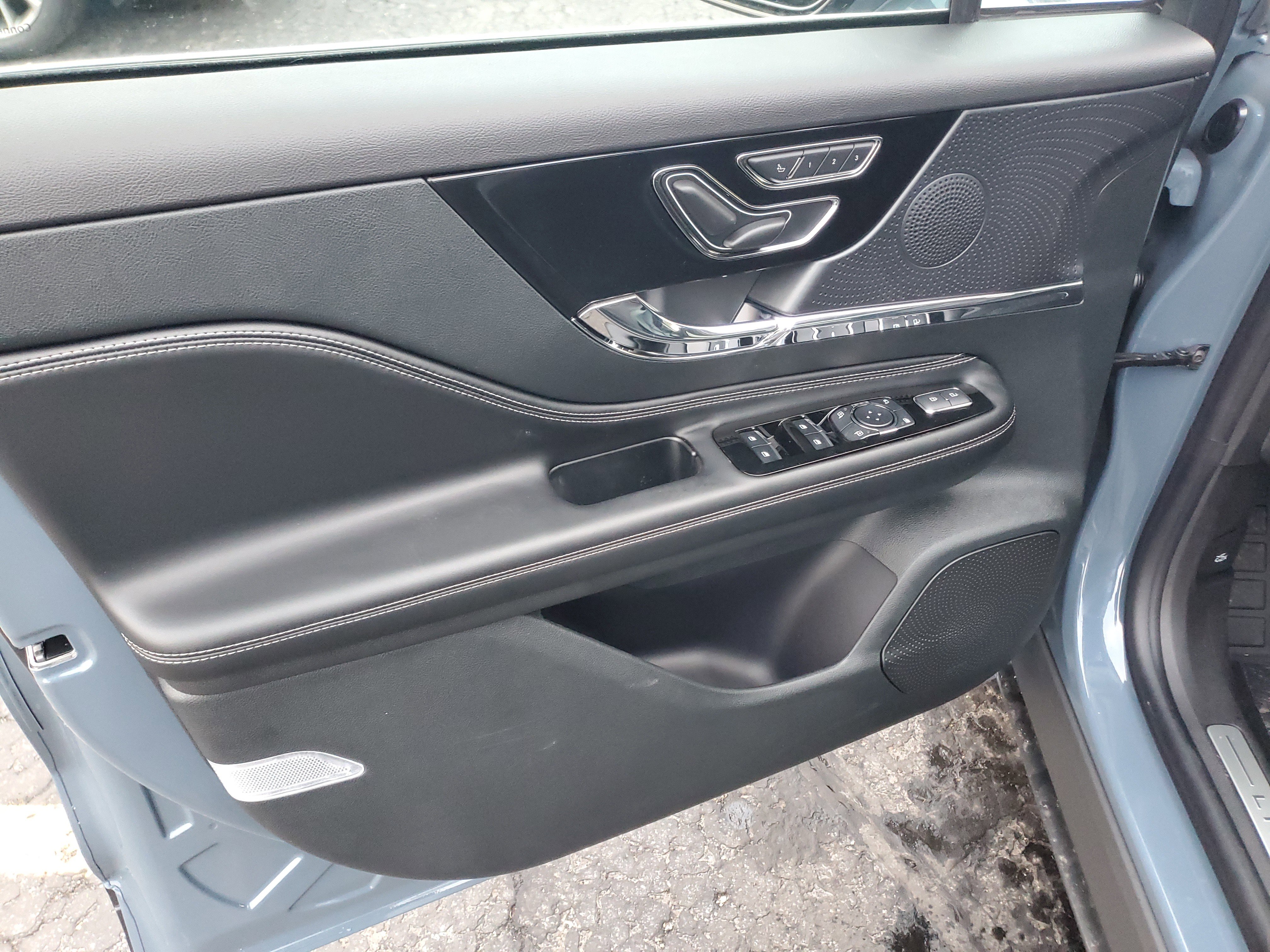 New 2026 Lincoln Corsair Premiere image 8