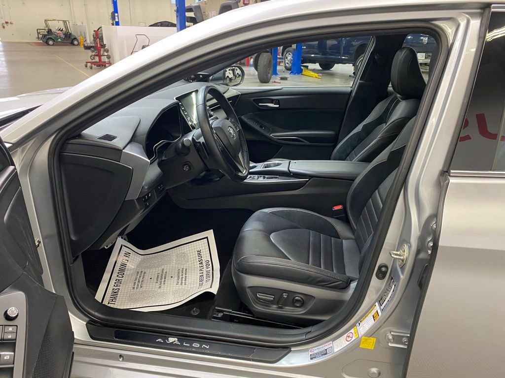 Used 2019 Toyota Avalon Touring image 20