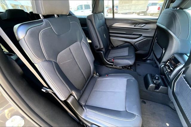 New 2025 Jeep Grand Cherokee L Laredo w/ Luxury Tech Group I image 15