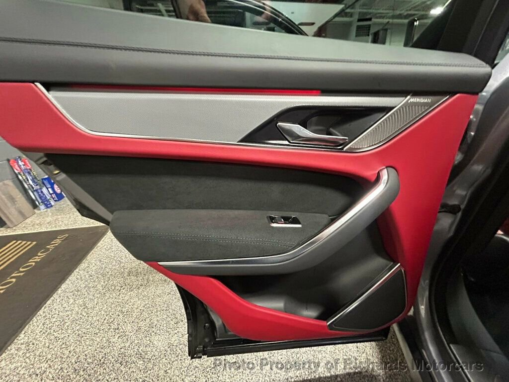 Used 2024 Jaguar F-PACE SVR image 30