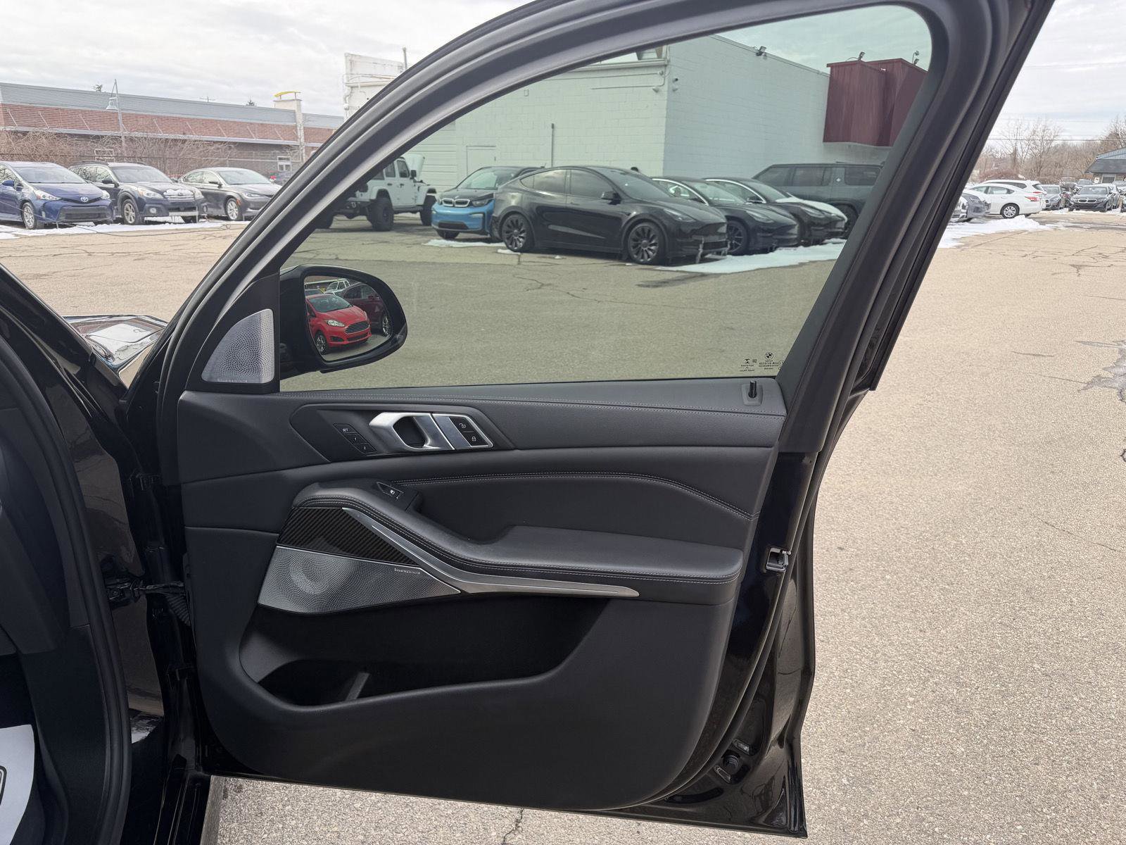 Used 2021 BMW X5 M50i w/ Executive Package image 27