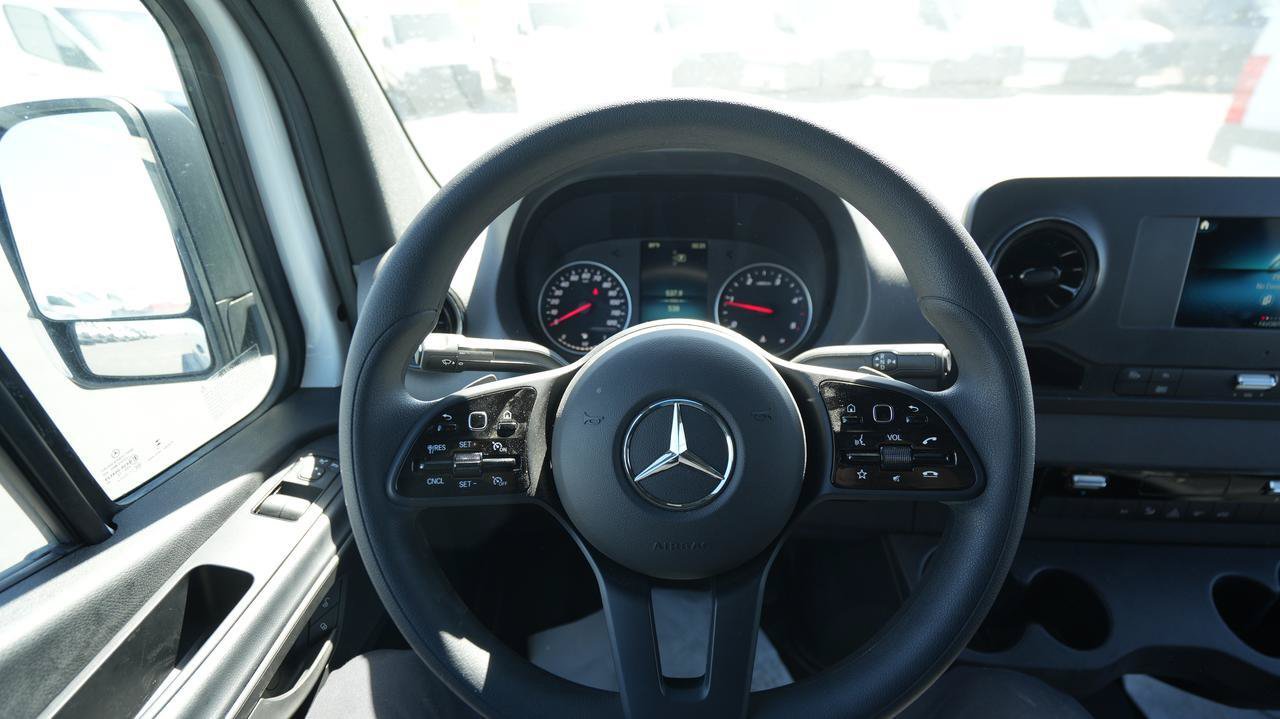 Used 2024 Mercedes-Benz Sprinter 2500 image 8