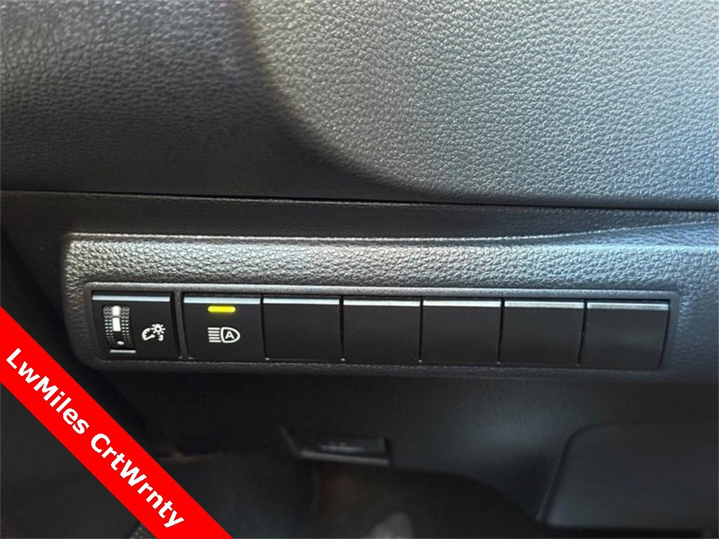 Used 2025 Toyota Corolla SE image 29