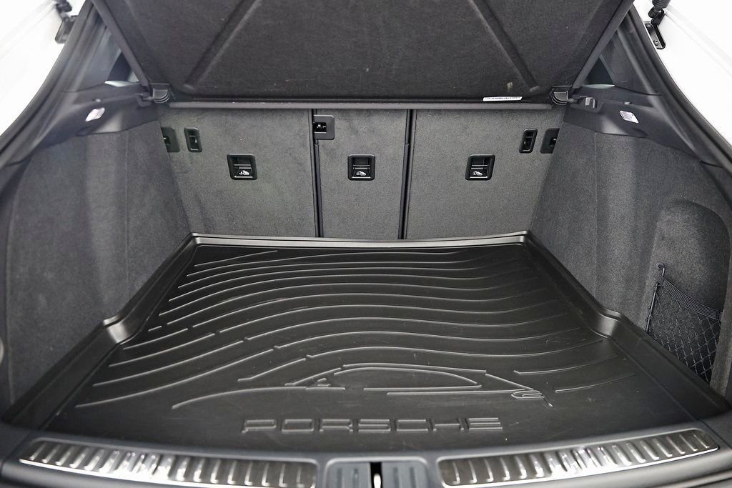 Certified 2025 Porsche Macan image 30