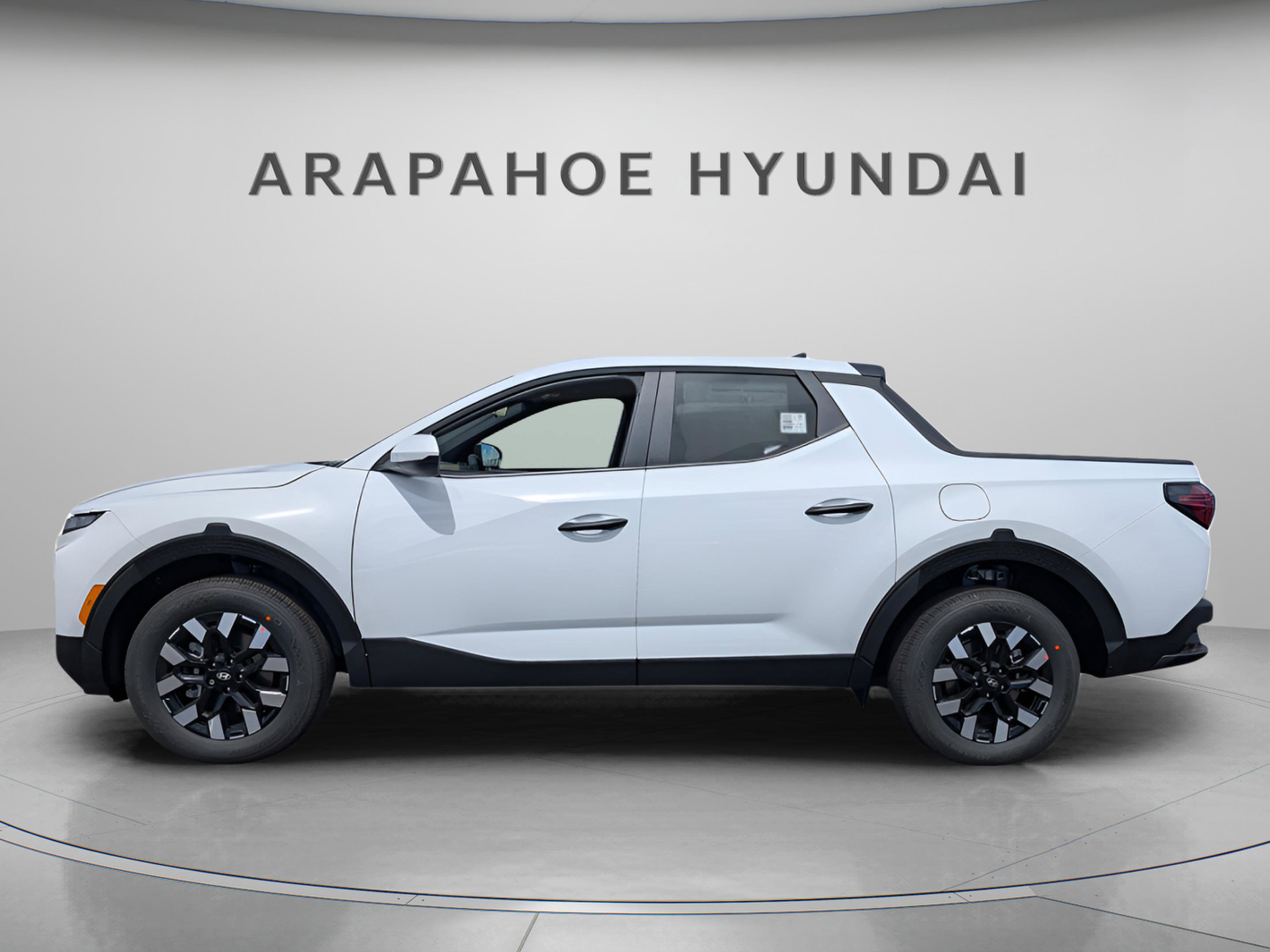 Used 2025 Hyundai Santa Cruz SE AWD/4WD image 2