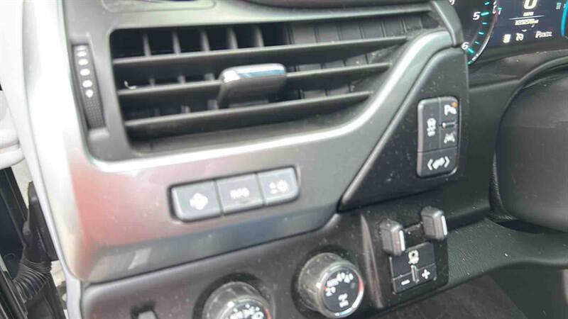 Used 2019 Chevrolet Suburban Premier AWD/4WD image 21