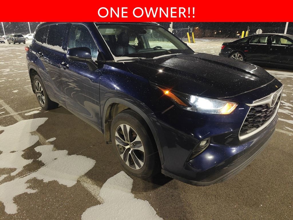 Used 2022 Toyota Highlander XLE image 3