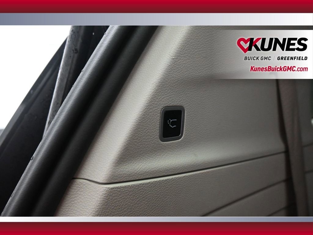 Used 2024 Chrysler Pacifica Select FWD image 24