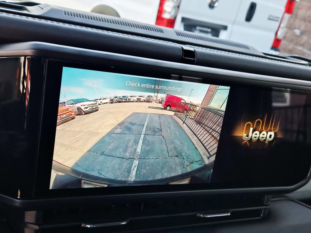 Used 2025 Jeep Wrangler Unlimited Sahara image 28