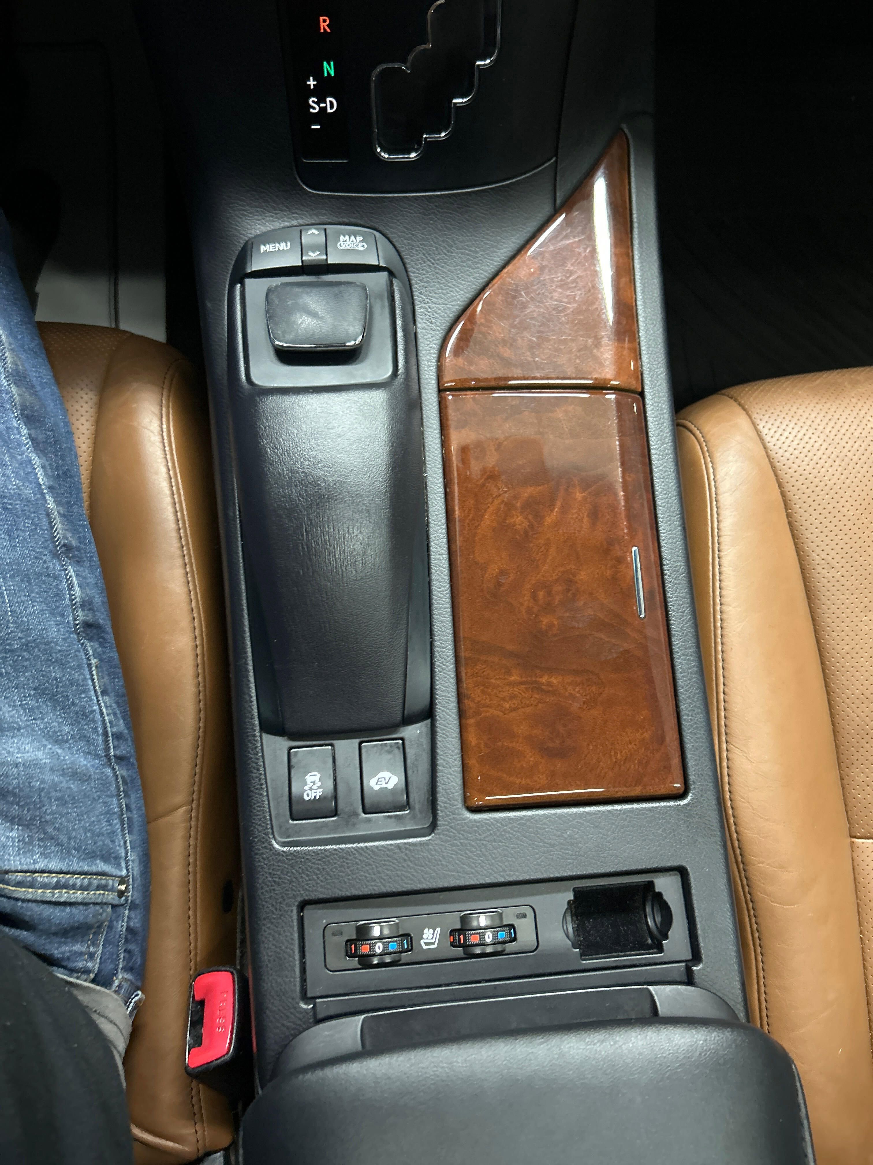 Used 2013 Lexus RX 450h AWD image 16