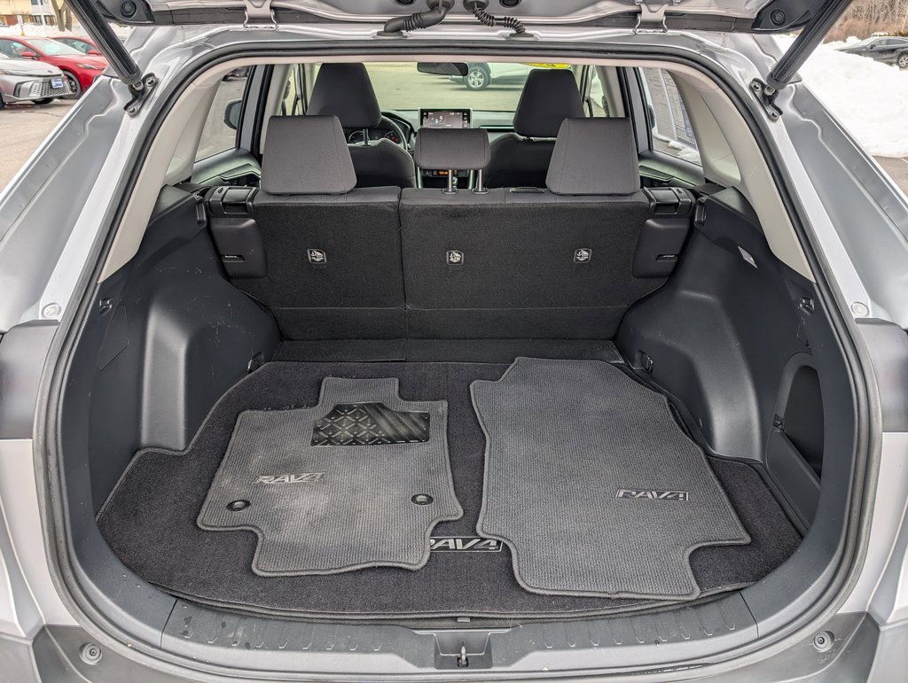 Used 2019 Toyota RAV4 XLE w/ Convenience Package image 12